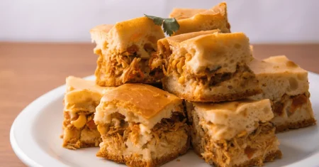Torta de Liquidificador com Recheio de Frango e Legumes